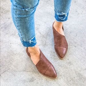 Moorea Seal Barrow cut out leather pointy flats